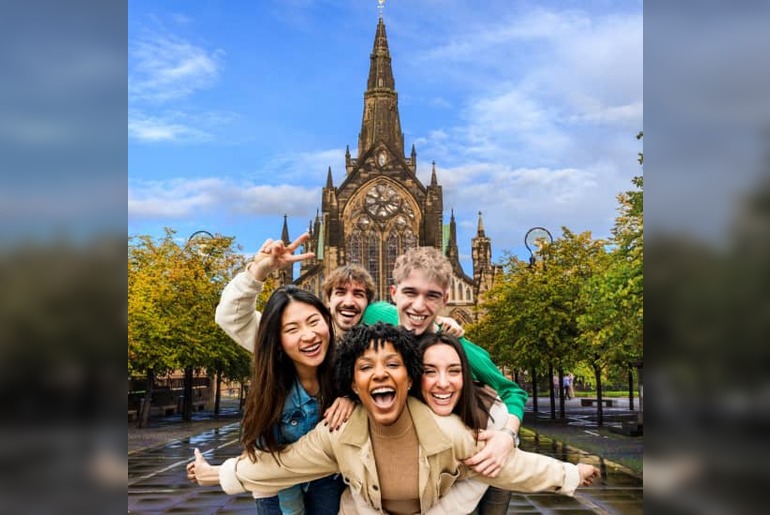 Discover Glasgow! Interactive Treasure Hunt & Exploration Game with a Twist