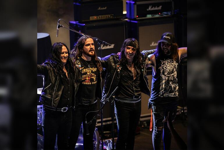 Asomvel + Black Spiders