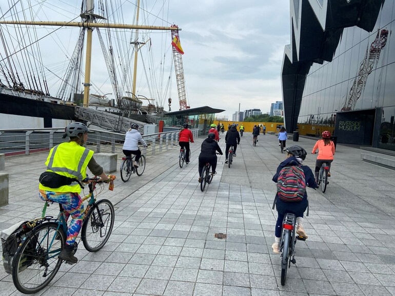 Bike For Good: Glasgow & Beyond (Glasgow's Canals & Locks Tour - West End)