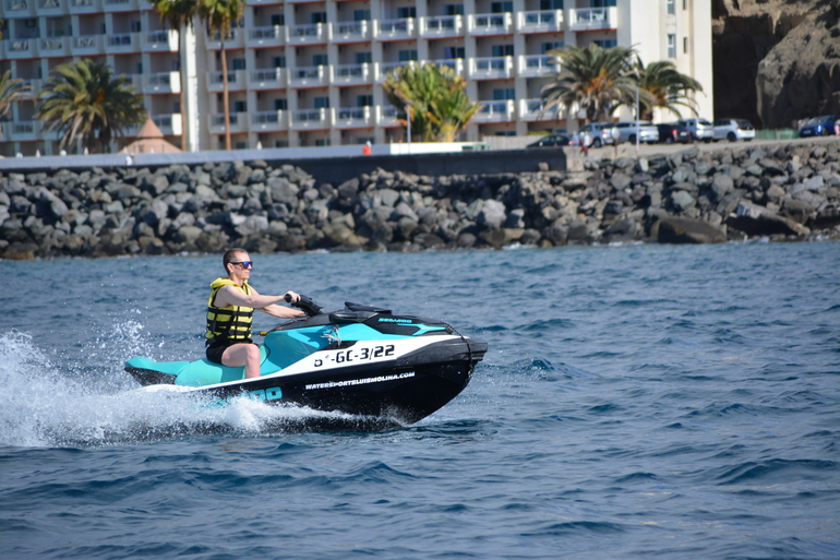 Karen Dunbar: Aw Roon The Hooses