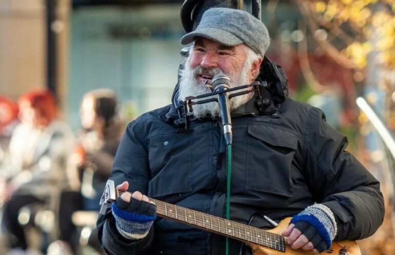 Eric Gudmunsen – The Dundee Busker in Glasgow