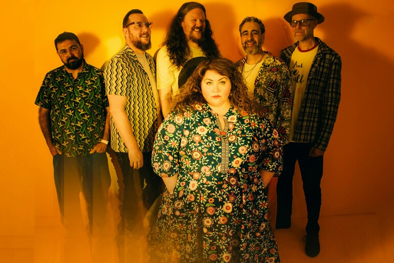 Rioghnach Connolly and Honeyfeet